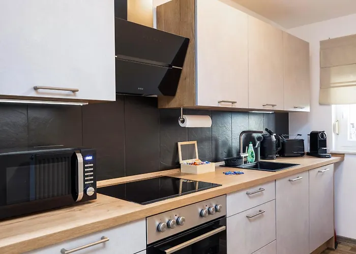 Ruhiger In Mit Terrasse, Garten & Privatem Stellplatz * Δρέσδη