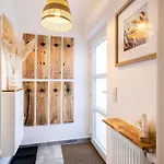 Apartment Ruhiger In Mit Terrasse, Garten&privatem Stellplatz