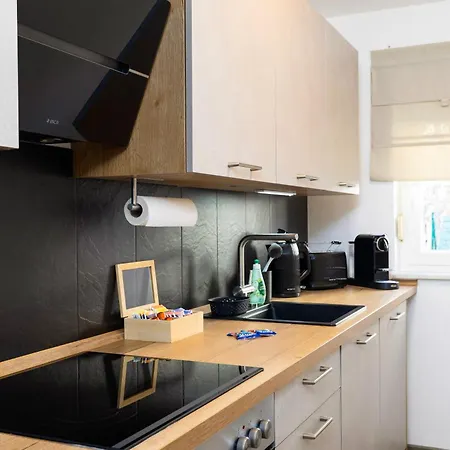 Ruhiger In Mit Terrasse, Garten & Privatem Stellplatz Apartman