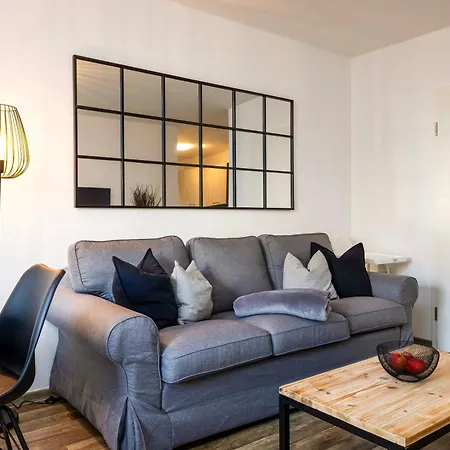 Ruhiger In Mit Terrasse, Garten & Privatem Stellplatz * Drezda