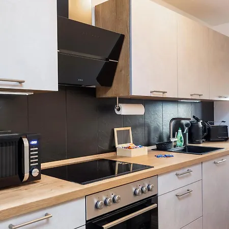 Ruhiger In Mit Terrasse, Garten & Privatem Stellplatz * Dresda