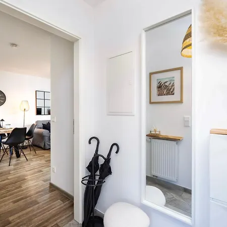 Gemuetliches & Ruhiges Mit Terrasse, Garten & Privatem Stellplatz شقة *