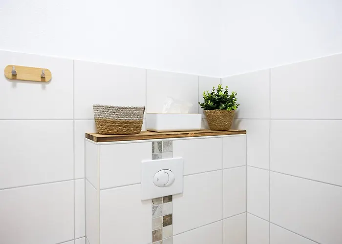 Ruhiger In Mit Terrasse, Garten & Privatem Stellplatz