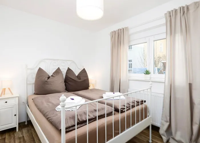 Ruhiger In Mit Terrasse, Garten & Privatem Stellplatz Dresda