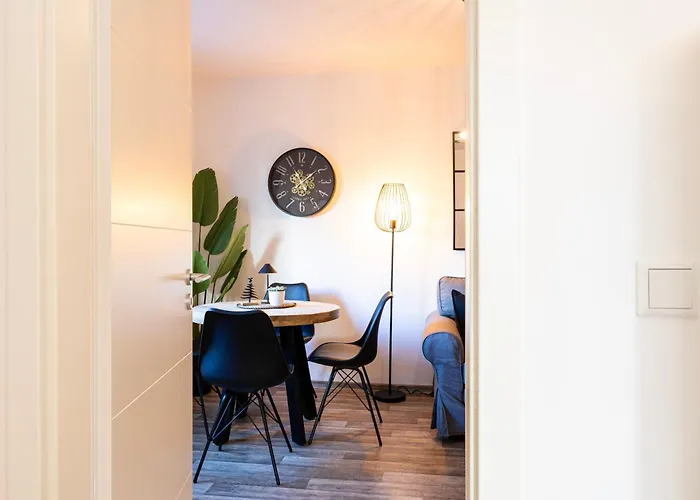 Ruhiger In Mit Terrasse, Garten & Privatem Stellplatz * Drezda