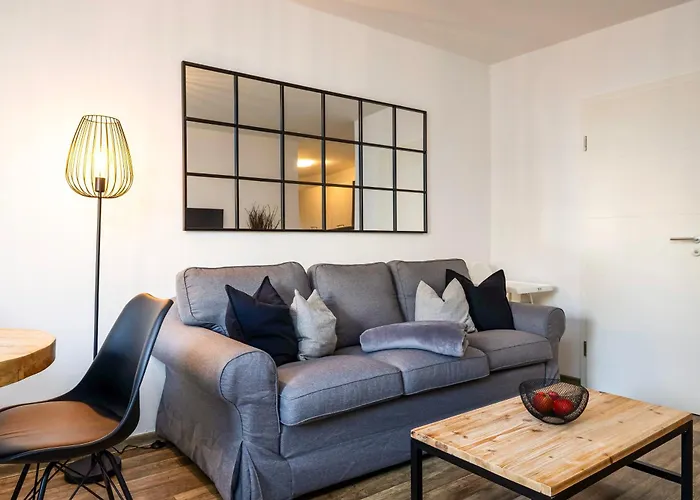 Ruhiger In Mit Terrasse, Garten & Privatem Stellplatz * Dresda