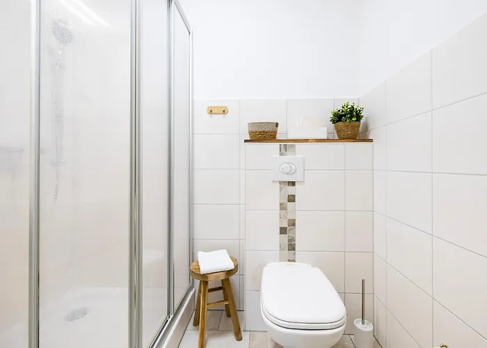 Ruhiger In Mit Terrasse, Garten & Privatem Stellplatz * Dresda