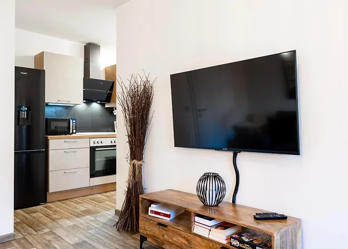 Ruhiger In Mit Terrasse, Garten & Privatem Stellplatz Dresda