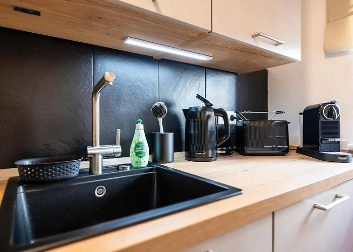 Ruhiger In Mit Terrasse, Garten & Privatem Stellplatz Apartman *