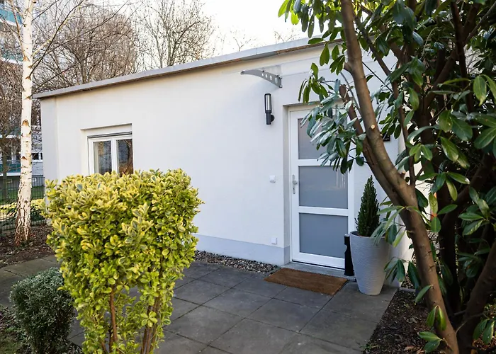 Ruhiger In Mit Terrasse, Garten & Privatem Stellplatz Apartman