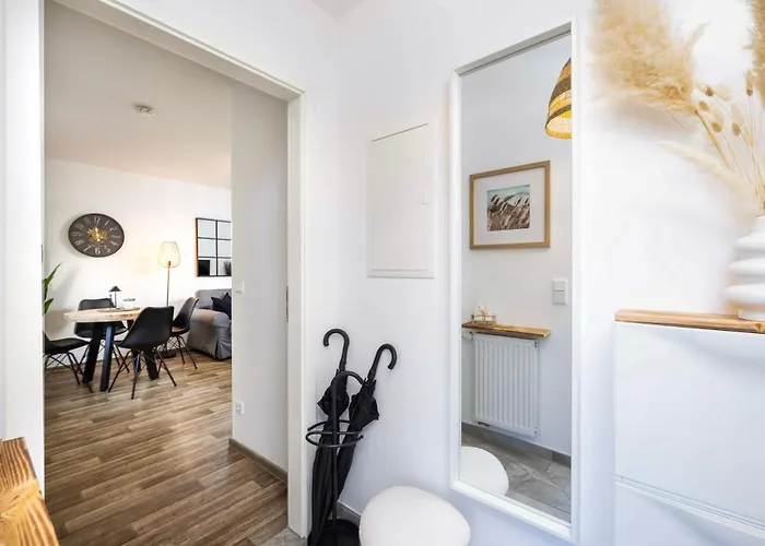 Ruhiger In Mit Terrasse, Garten & Privatem Stellplatz Apartman *