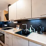 Ruhiger In Mit Terrasse, Garten & Privatem Stellplatz * Dresde