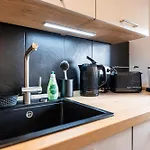 Ruhiger In Mit Terrasse, Garten & Privatem Stellplatz Appartement *