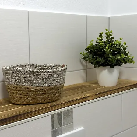 Ruhiger Bungalow In Dresden Mit Terrasse, Garten & Privatem Stellplatz *