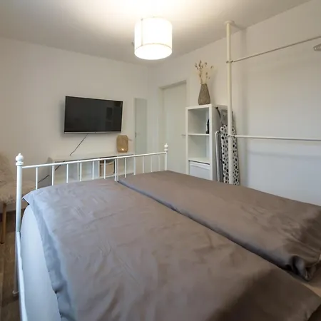 Apartment Ruhiger Bungalow In Dresden Mit Terrasse, Garten & Privatem Stellplatz *