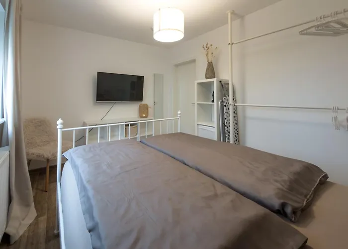 Apartment Ruhiger Bungalow In Dresden Mit Terrasse, Garten & Privatem Stellplatz *